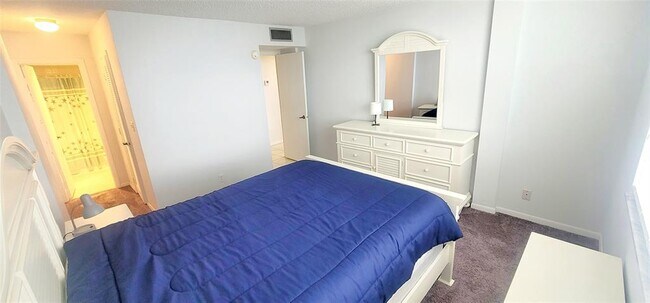 Foto del edificio - 1009 N Ocean Blvd