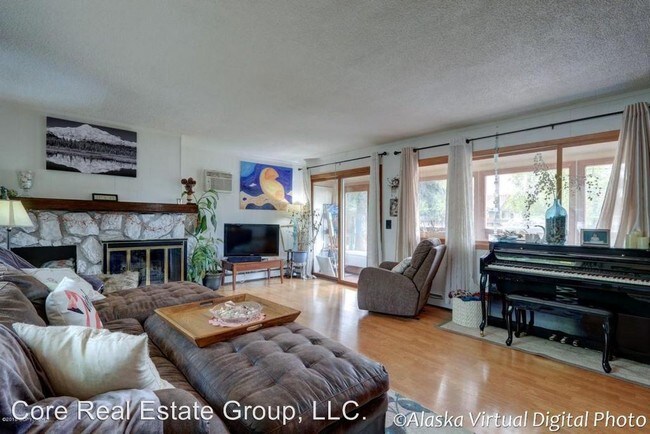 Building Photo - 3 br, 1 bath House - 730 E 72nd Ave
