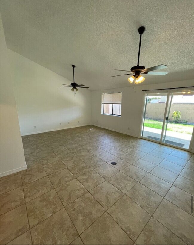 Building Photo - 1627 W 13th St