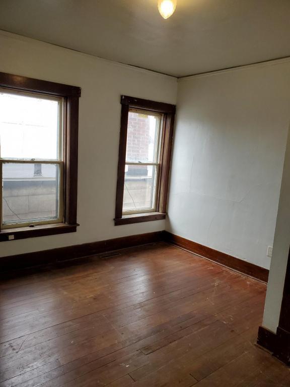 Building Photo - 303 1/2 W High St #6-Apt#6