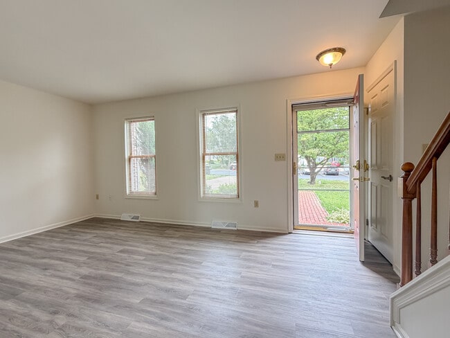 Building Photo - 28 Pheasant Ln