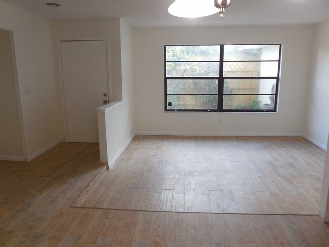 Foto del edificio - Becket Lake 3 bed 2 bath SFH