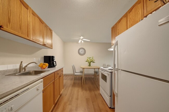 Building Photo - Cambridge West