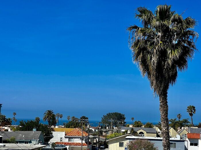 Primary Photo - VIEWS VIEWS VIEWS From This Townhome With ...