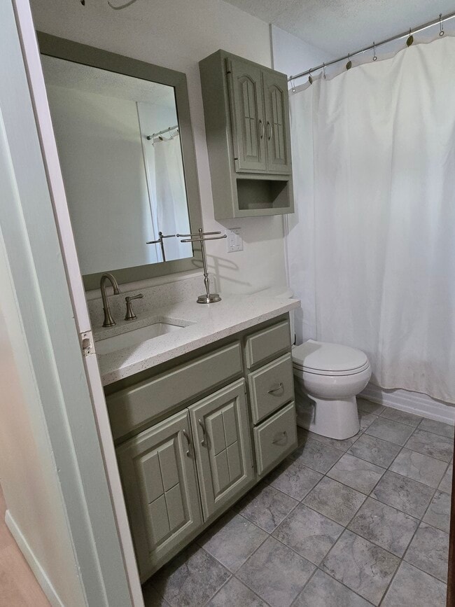 Full bath with white quartz - 1280 S Beech St