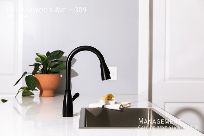 Foto del edificio - 40 Parkwood Ave