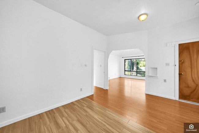 Building Photo - 23 Cayuga Ave
