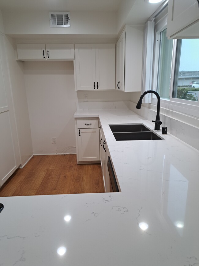 Building Photo - Westcliff