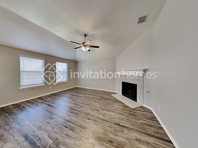 Building Photo - 15636 Landing Creek Ln