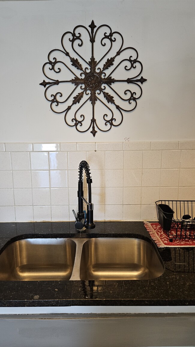 Foto del edificio - 312 Avanda Ct