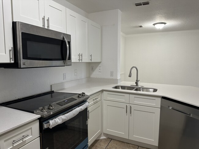 Building Photo - 3724 Castle Pines Ln