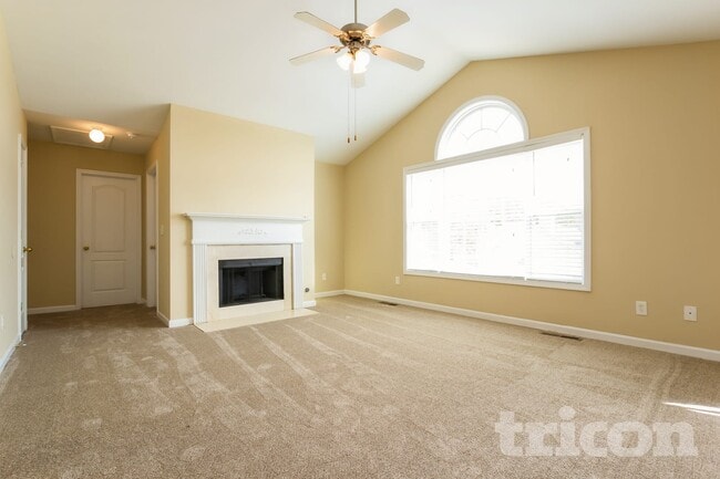 Foto del edificio - 6355 Queensdale Dr