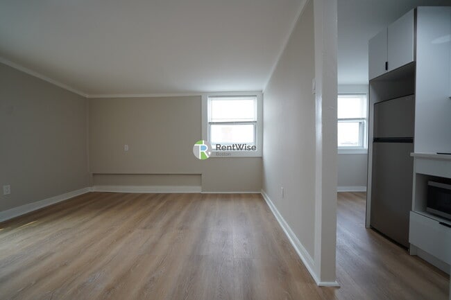 Building Photo - 142 Dorchester St