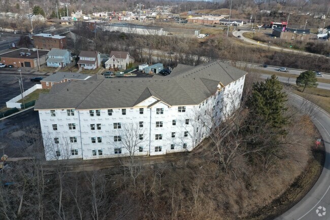 Building Photo - Parkway Loft