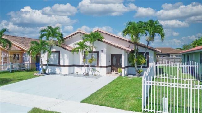 Foto del edificio - 18331 SW 135th Ave