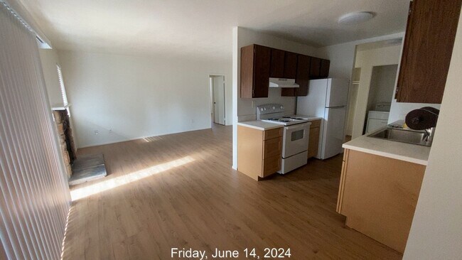 Foto del edificio - 2 Bed/1.5 Bath Updated Condo Near SMART/Hwy 101/Raleys Shopping Plaza/Washer-Dryer in Unit
