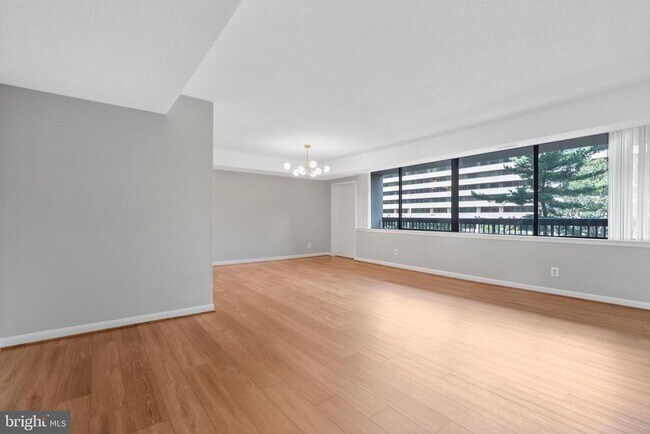 Building Photo - 3709 S George Mason Dr