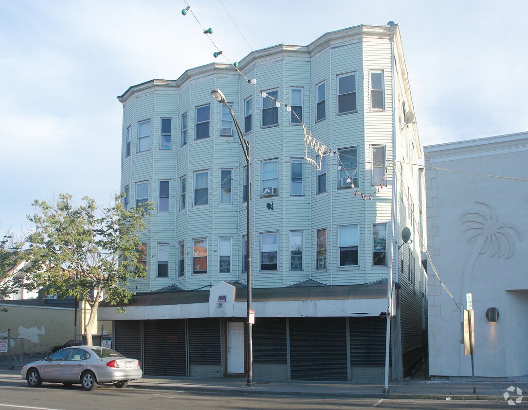 Building Photo - 58 Common St