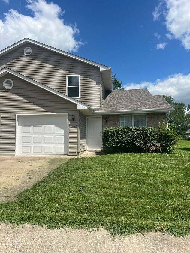 Primary Photo - 3704-3706 Pimlico
