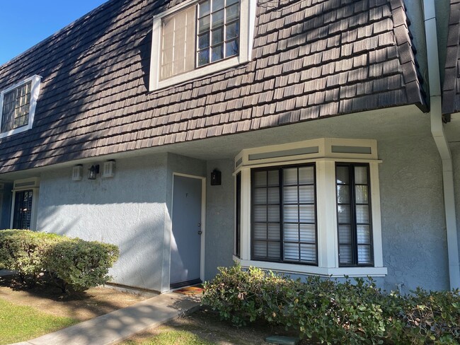 Front Door View - 2620 Huntington Dr