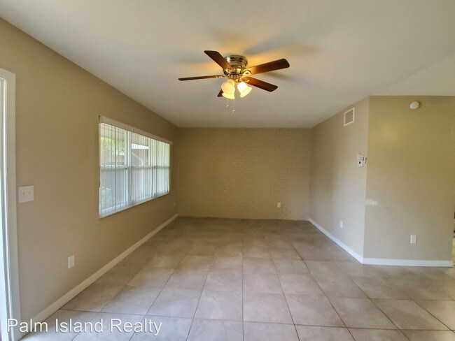 Building Photo - 3366 Camelot Dr