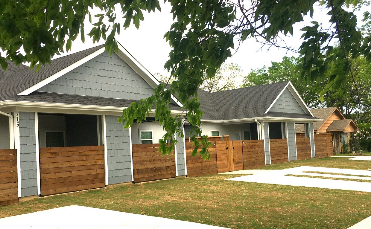 Foto principal - 709 W Woodard St