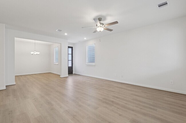 Foto del edificio - 404 Sunrise Ranch Dr