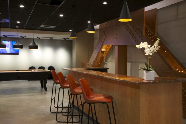 Mesa de billar y barra - Spectra Plaza Apartments
