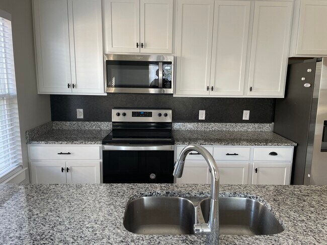 Foto del edificio - 2121 Bayport Ave