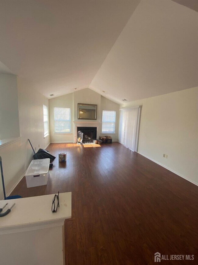 Foto del edificio - 333 Bowler Ct