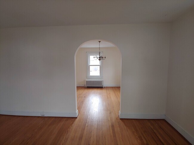 Building Photo - 75 N Elm St
