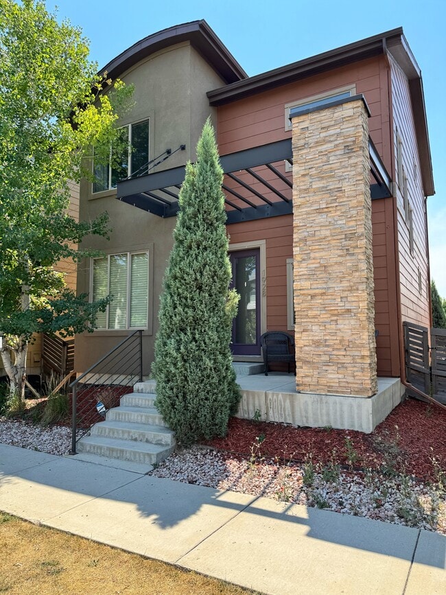 Building Photo - 1928 W 67th Pl