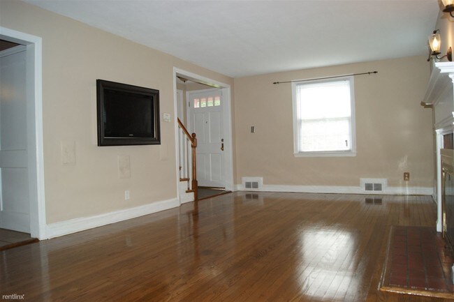 Foto del edificio - 3 br, 1.5 bath House - 731 Howard Rd