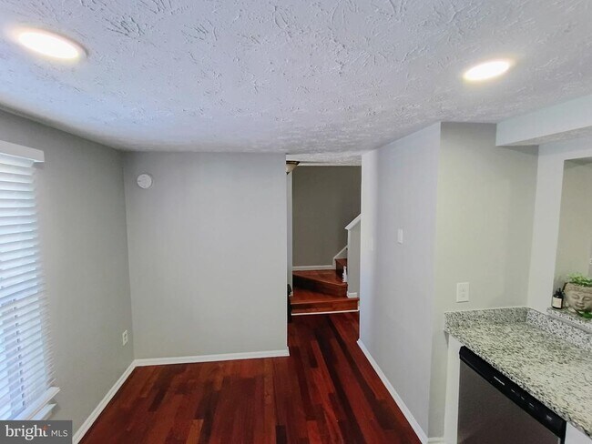 Foto del edificio - 7445 Aspenpark Rd