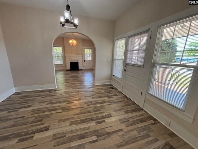 Foto del edificio - 161 Columbia Ave