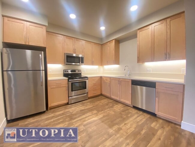 Building Photo - Beautiful 2 Bedroom, 1 Bathroom with a desirable balcony located in the heart of Seabright and cl...