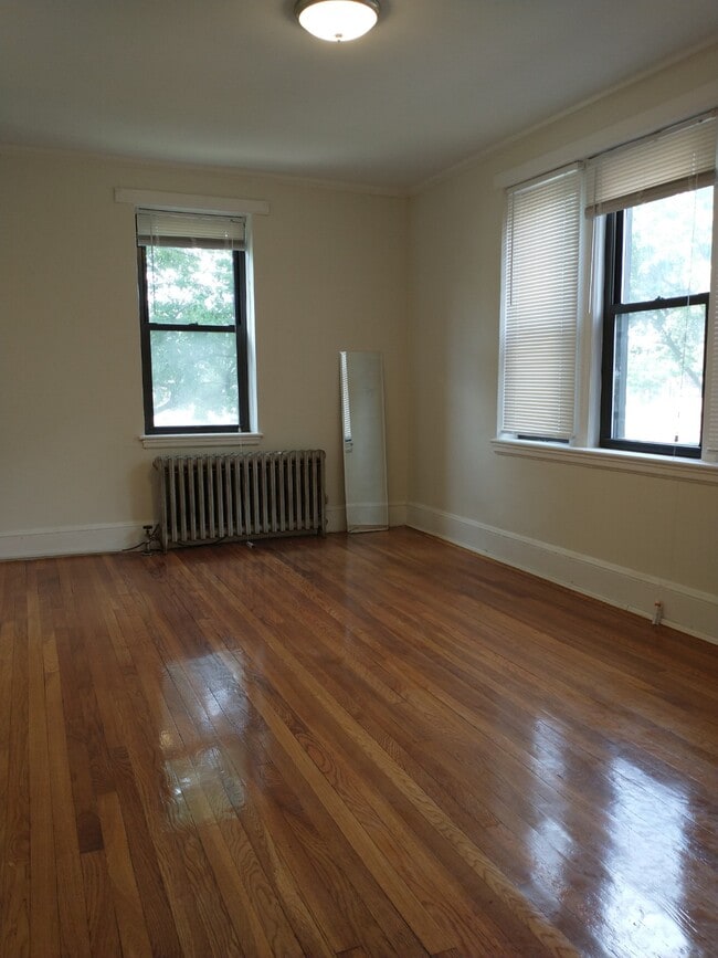 Building Photo - 53 Fellsway W