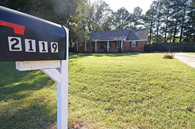 Building Photo - 2119 Tipton Rd
