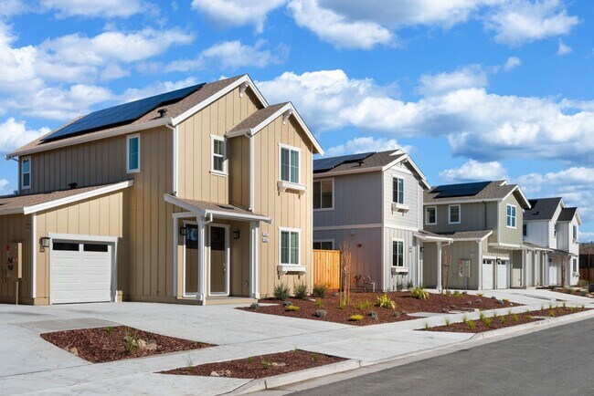 Foto del edificio - The Vineyards at Dennis Lane upper 2 bed 1 bath town home with vineyard views