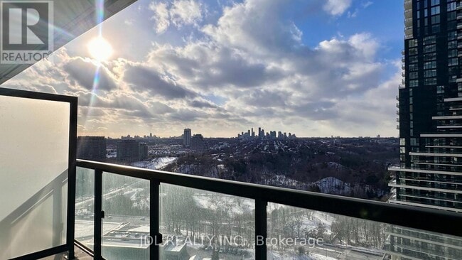 Building Photo - 30 Inn On The Pk Dr