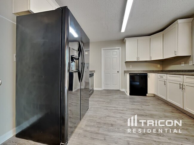 Foto del edificio - 1444 Riverwood Ct