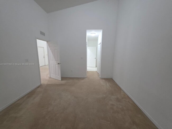 Building Photo - 3251 NE 11th Dr