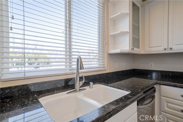 Building Photo - 5562 W 190th St