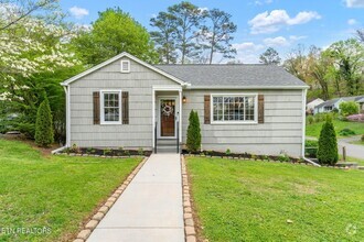 Building Photo - 2400 Kantebury Dr