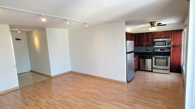 Building Photo - 1212N N La Salle Dr