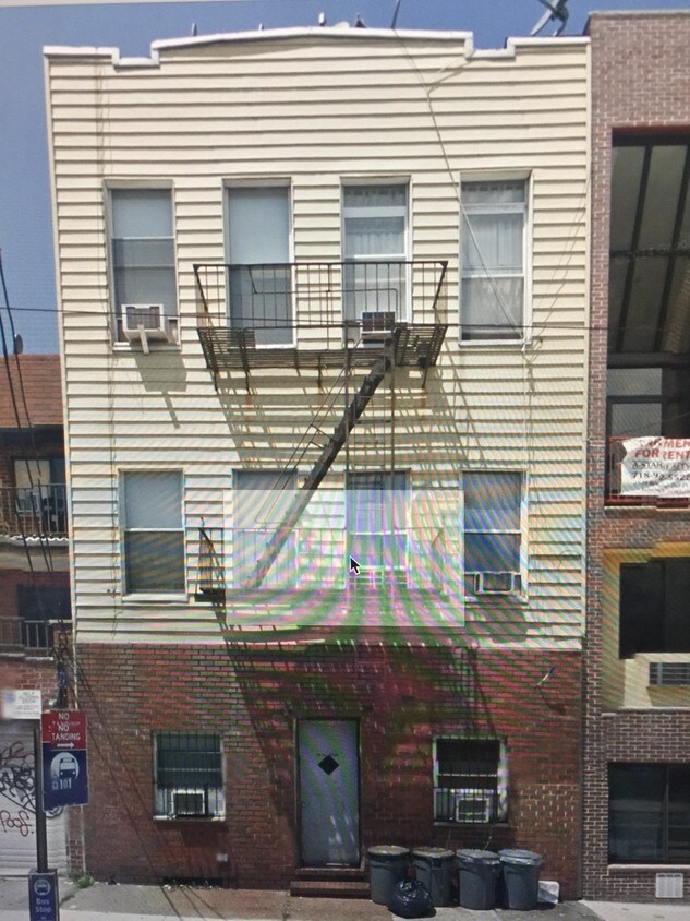 Primary Photo - 2060 Steinway St