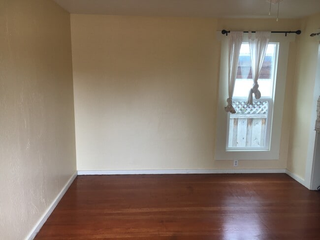 Building Photo - 203 Younglove Ave