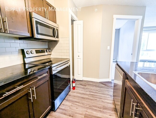 Photo du bâtiment - Modern 2 Beds, 2 Baths Apartment/Condo | A...