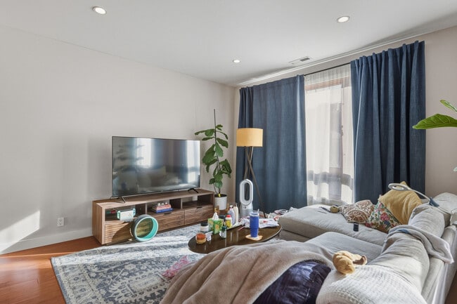 Building Photo - 26 Winfield St