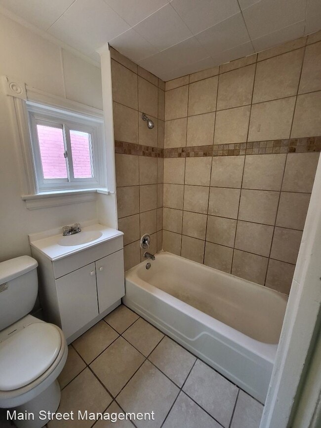 Building Photo - 3 br, 1 bath House - 1407 Brick Row